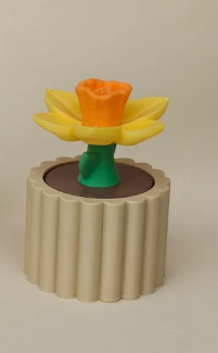 Flower clicker keychain, close-up detail